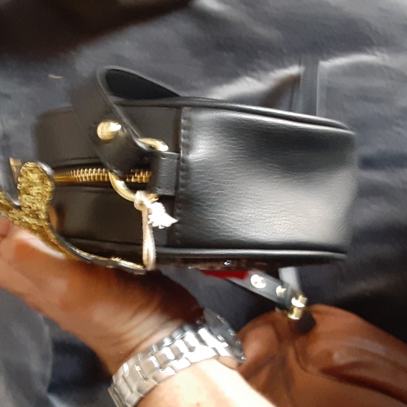 🎁 NWT Mad Love Glitter Reindeer round crossbody bag. - Picture 7 of 10